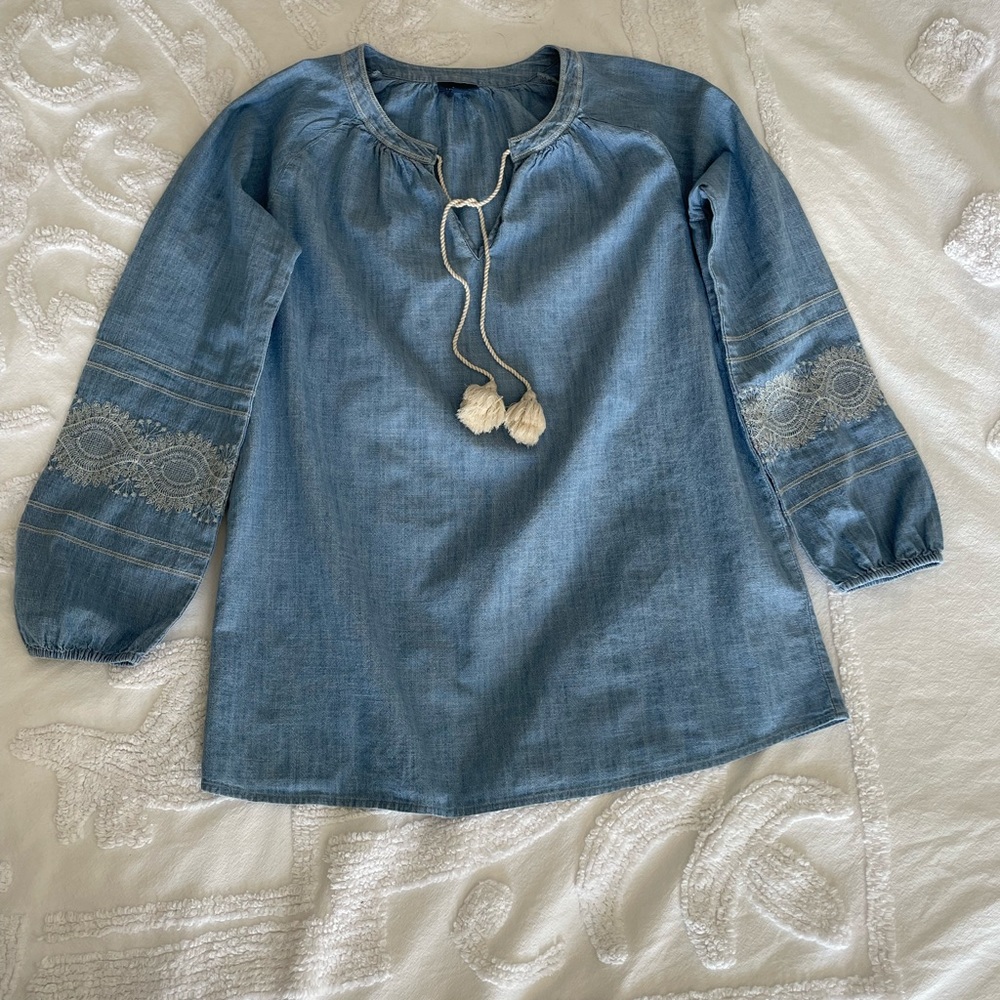 Cute, soft light weight J I’ll denim top